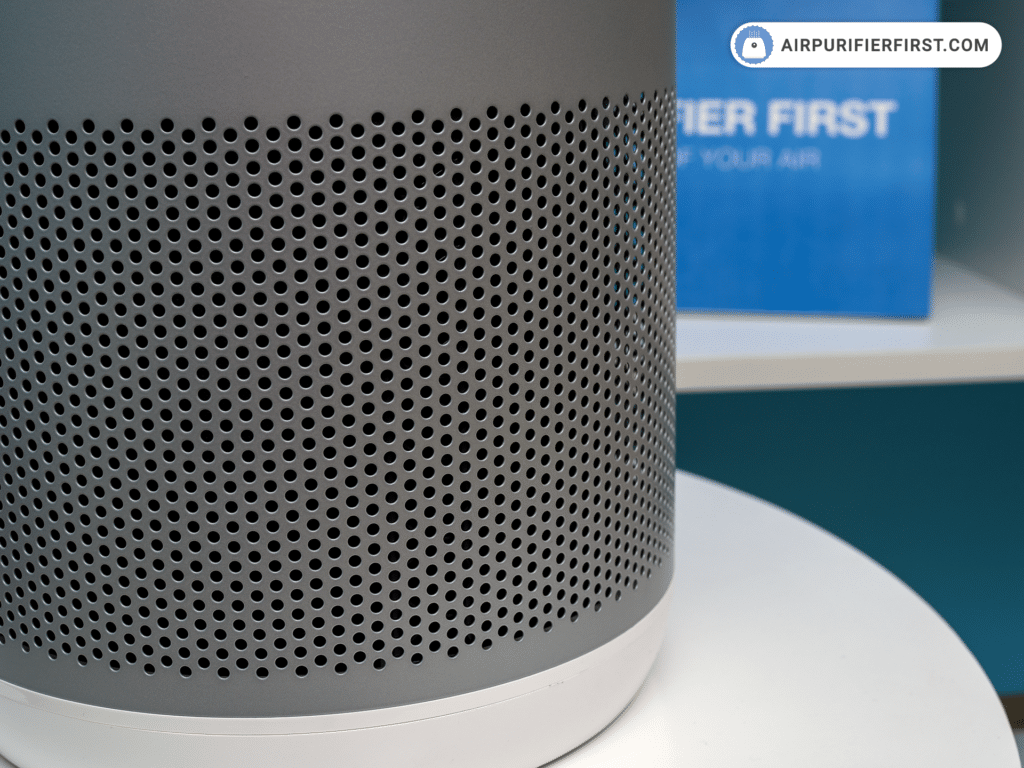 Smartmi P1 air purifier - air inlets on the bottom part of the device